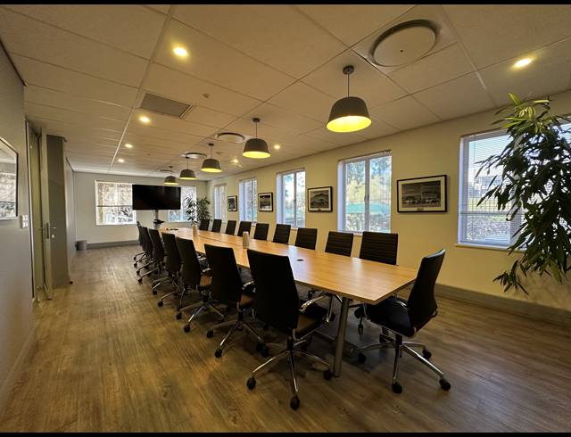 425M² OFFICE TO LET IN SANDTON CENTRAL